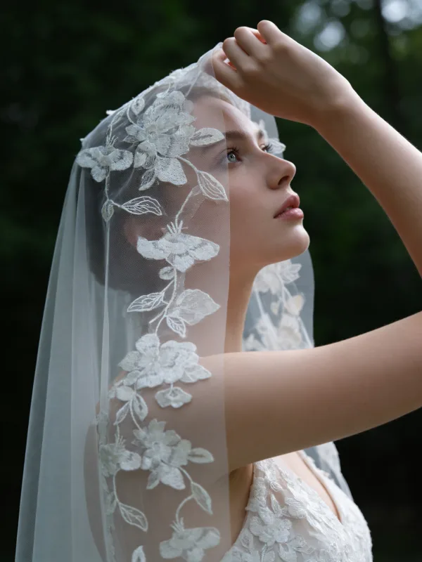 Vintage / Retro White Lace Flower 3 m Wedding Veils 2026 Tulle