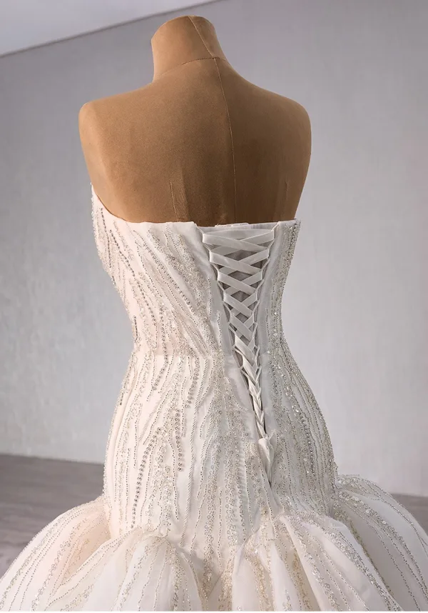Haut de Gamme Blanche Fait main Perlage Paillettes Trompette / Sirène Robe De Mariée 2024 Bustier Sans Manches Dos Nu Tribunal Train Mariage