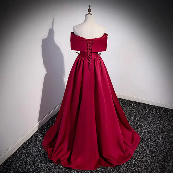 Chic / Beautiful Burgundy Satin Prom Dresses 2022 A-Line / Princess Off-The-Shoulder Bow Short Sleeve Backless Pearl Floor-Length / Long Prom Formal Dresses
