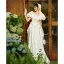 Vintage Weiß Satin Brautkleider / Hochzeitskleider 2023 A Linie V-Ausschnitt Geschwollenes Kurze Ärmel Rückenfreies Sweep / Pinsel Zug Hochzeit