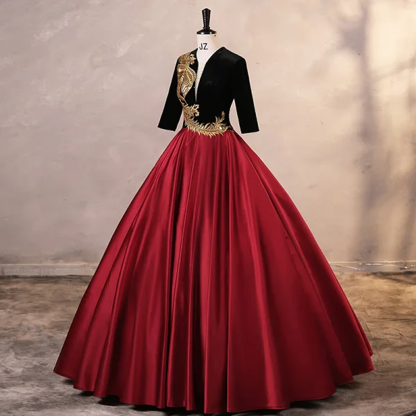 Ethnisch Burgunderrot Pailletten Satin Stickerei Ballkleider 2023 Ballkleid Eckiger Ausschnitt 3/4 Ärmel Strass Rückenfreies Ball Lange Festliche Kleider