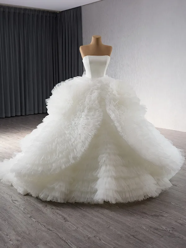 Luxury / Gorgeous White Cascading Ruffles Wedding Dresses 2024 Ball Gown Strapless Sleeveless Backless Court Train Wedding