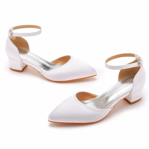 Schlicht Ivory / Creme Freizeit Satin Sandalen Damen 2023 Knöchelriemen 4 cm Thick Heels Low Heel Spitzschuh Sandaletten