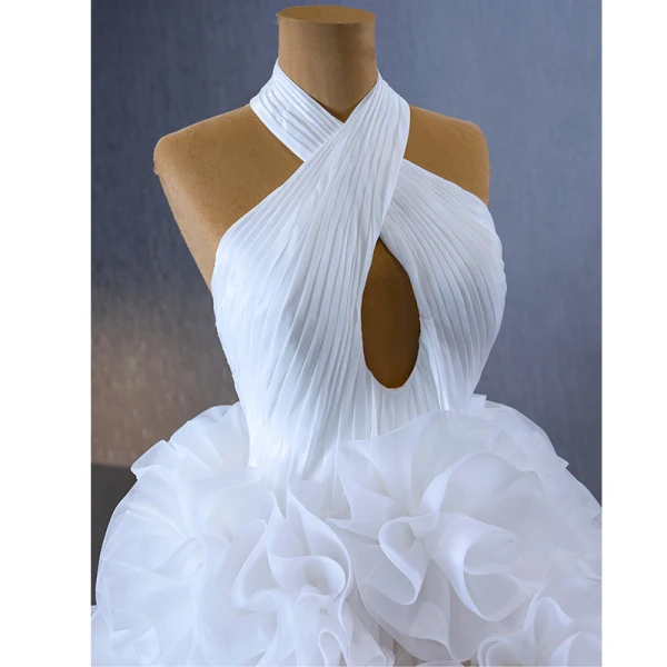 High End Sexy Weiß Fallende Rüsche Brautkleider / Hochzeitskleider 2023 Ballkleid Neckholder Ärmellos Rückenfreies Hof-Schleppe Hochzeit