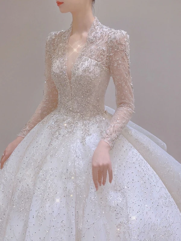 Glitzernden Weiß Perlenstickerei Pailletten Fallende Rüsche Brautkleider / Hochzeitskleider 2024 Ballkleid V-Ausschnitt Lange Ärmel Rückenfreies Königliche Schleppe Hochzeit