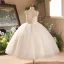 Elegante Weiß Perle Hochzeit Blumenmädchenkleider 2026 Ballkleid Spaghettiträger Ärmellos Rückenfreies Wadenlang