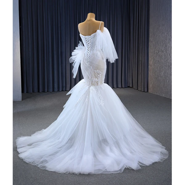 High End Charmant Weiß Perlenstickerei Pailletten Plissee Brautkleider / Hochzeitskleider 2023 Ballkleid Spaghettiträger Ärmellos Rückenfreies Hof-Schleppe Hochzeit