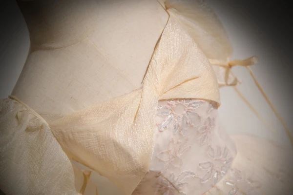 Élégant Champagne Paillettes Robe De Bal 2024 Robe Boule Encolure Carrée Manches Courtes Dos Nu Longue Promo Robe De Ceremonie