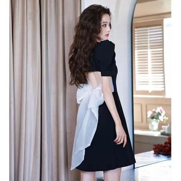Chic / Belle Noire Courte Robe De Soirée 2022 Princesse Encolure Carrée Manches Courtes Dos Nu Noeud Soirée Robe De Ceremonie