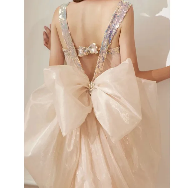 Sexy Champagne Paillettes Robe De Soirée 2022 Trompette / Sirène Satin Bretelles Spaghetti Sans Manches Dos Nu Noeud Tribunal Train Soirée Robe De Ceremonie