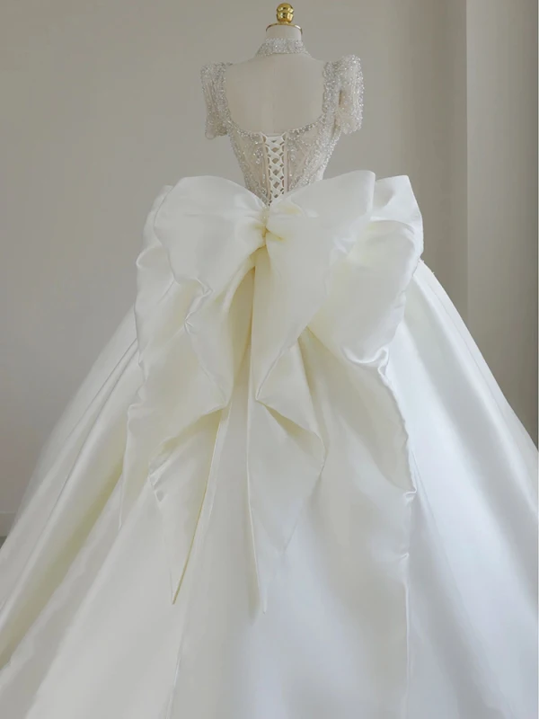 Vintage / Retro Ivory Beading Pearl Rhinestone Wedding Dresses 2024 Ball Gown Square Neckline Short Sleeve Backless Bow Royal Train Wedding