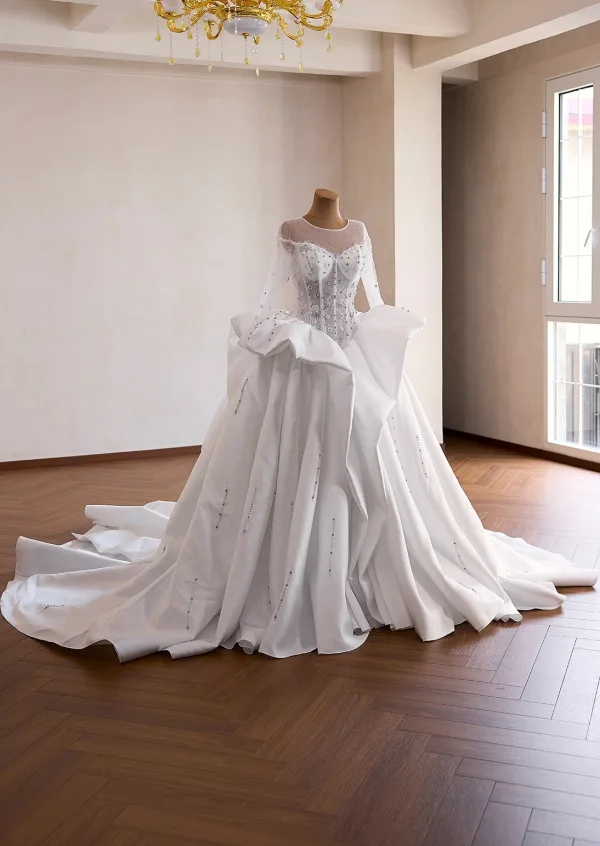 Luxus / Herrlich Ivory / Creme Perle Strass Spitze Blumen Fallende Rüsche Brautkleider / Hochzeitskleider 2026 Ballkleid Rundhalsausschnitt Lange Ärmel Satin Kapelle-Schleppe