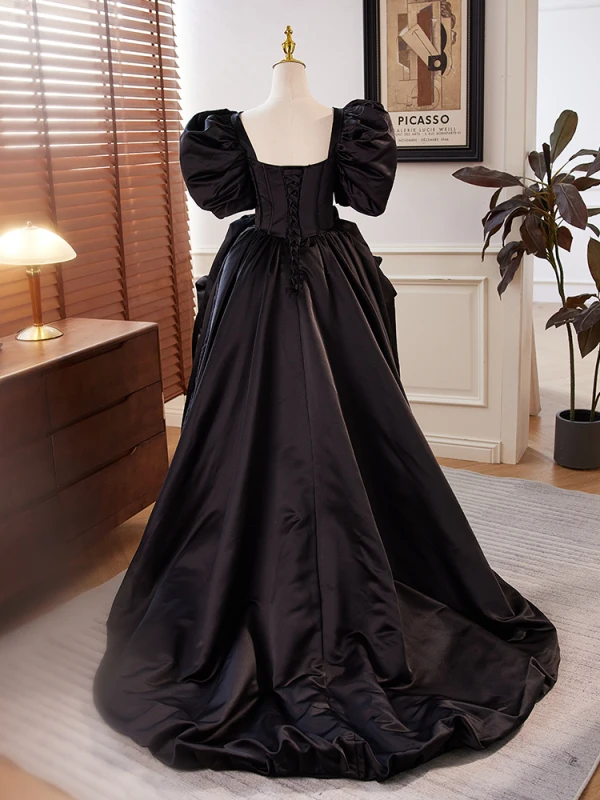 Audrey Hepburn-Stil Schwarz Asymmetrisch Ballkleider 2024 Ballkleid Eckiger Ausschnitt Geschwollenes Kurze Ärmel Rückenfreies Ball Festliche Kleider