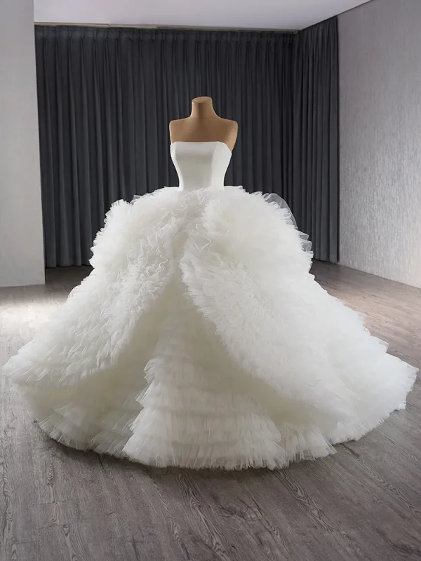 Luxury / Gorgeous White Cascading Ruffles Wedding Dresses 2024 Ball Gown Strapless Sleeveless Backless Court Train Wedding