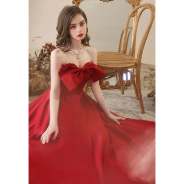 Charmant Rot Satin Abendkleider 2022 A Linie Bandeau Schleife Ärmellos Rückenfreies Gespaltete Front Lange Abend Festliche Kleider