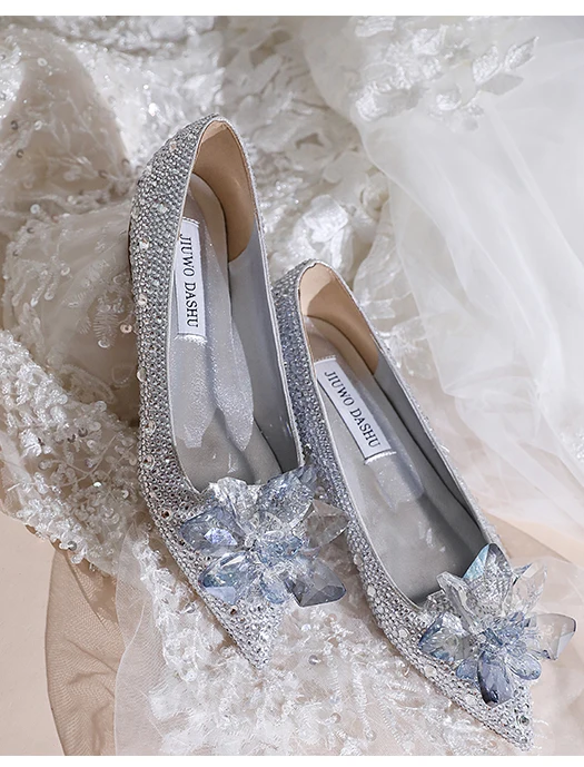 Charmant Assepoester Zilveren Kristal Rhinestone Bruidsschoenen 2022 Leer Spitse Neus Platte Huwelijk Hakken