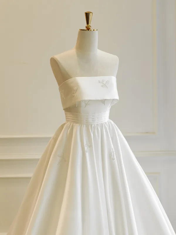 Vintage High End Weiß Handgefertigt Perlenstickerei Pailletten Satin Brautkleider / Hochzeitskleider 2026 A Linie Bandeau Ärmellos Rückenfreies Lange