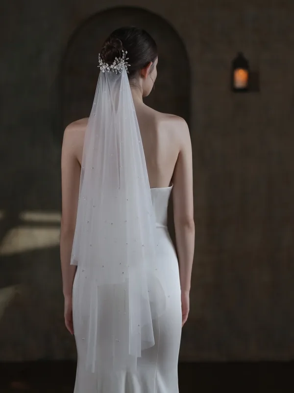 Charming White Handmade  Rhinestone Pearl Wedding Veils 2025 Tulle