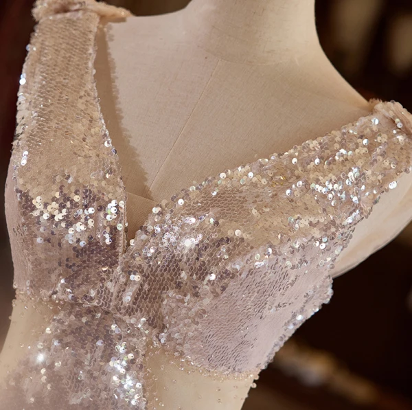 Glitzernden Silber Pailletten Ballkleider 2024 Meerjungfrau V-Ausschnitt Ärmellos Sweep / Pinsel Zug Ball Festliche Kleider