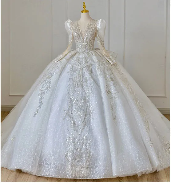 Charmant Blanche Perlage Perle Paillettes Noeud Tomber Hiver Robe De Mariée 2024 Robe Boule V-Cou Manches Longues Dos Nu Chapel Train Mariage