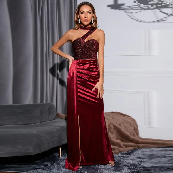 Sexy Burgunderrot Satin Pailletten Abendkleider 2023 Meerjungfrau Neckholder Ärmellos Rückenfreies Gespaltete Front Lange Abend Festliche Kleider