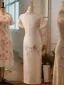 Chiński Styl Eleganckie Beżowe Z Koronki Kwiat Druk Długość Herbaty Cheongsam 2024 Syrena / Rozkloszowane Wysokiej Szyi Kótkie Rękawy