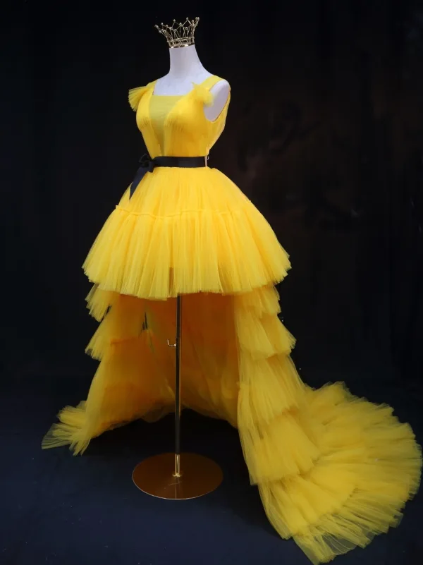 Unusual Yellow Cascading Ruffles Prom Dresses 2024 Ball Gown Scoop Neck Sleeveless Backless Bow Sash Court Train Prom Formal Dresses