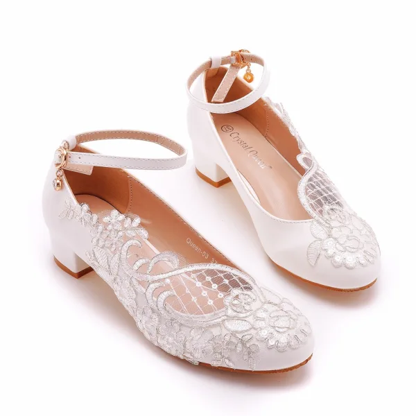 Chic / Belle Blanche Bride Cheville En Dentelle Fleur Talon Bas Chaussure De Mariée 2023 3 cm Talons Épais À Bout Rond Mariage Escarpins