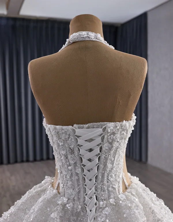 Glitzernden Luxus / Herrlich Weiß Handgefertigt Perlenstickerei Perle Pailletten Brautkleider / Hochzeitskleider 2025 Ballkleid Neckholder Ärmellos Rückenfreies Kapelle-Schleppe