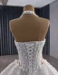 Glitzernden Luxus / Herrlich Weiß Handgefertigt Perlenstickerei Perle Pailletten Brautkleider / Hochzeitskleider 2025 Ballkleid Neckholder Ärmellos Rückenfreies Kapelle-Schleppe