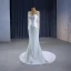 Haut de Gamme Blanche Fait main Perlage Perle Paillettes Robe De Mariée 2023 Trompette / Sirène Encolure Dégagée Manches Longues Tribunal Train Mariage