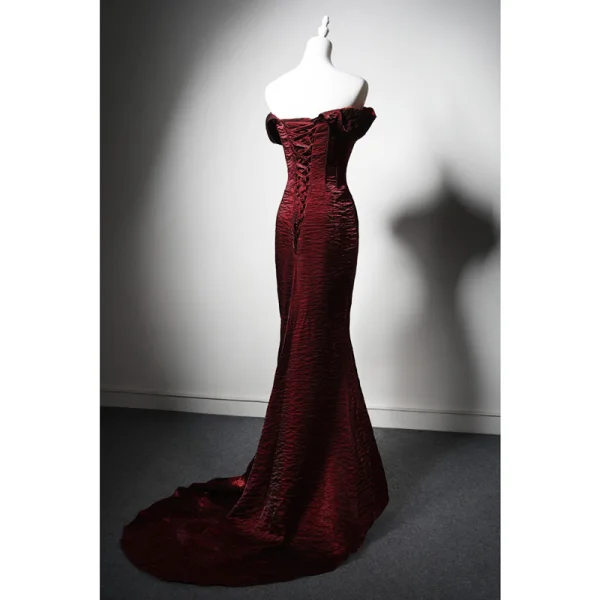 Elegante Burgunderrot Ballkleider 2024 Meerjungfrau Bandeau Ärmellos Rückenfreies Sweep / Pinsel Zug Ball Festliche Kleider