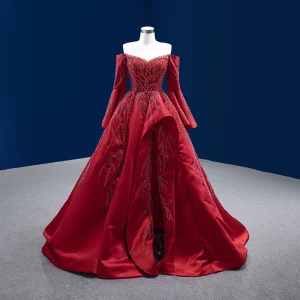 High End Burgundy Handgjort Beading Paljetter Balklänningar 2022 Satin Balklänning Av Axeln Långärmad Halterneck Svep Tåg Bal Formella Klänningar