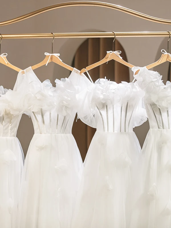 Modest / Simple White Appliques Bridesmaid Dresses 2024 A-Line / Princess Short Sleeve Backless Floor-Length / Long