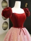Élégant Bordeaux Paillettes Robe De Bal 2023 Princesse Bretelles Spaghetti Gonflée Manches Courtes Noeud Ceinture Dos Nu Longue Robe De Ceremonie