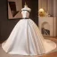 Elegante Weiß Satin Schleife Brautkleider / Hochzeitskleider 2025 Ballkleid Bandeau Ärmellos Rückenfreies Sweep / Pinsel Zug Hochzeit