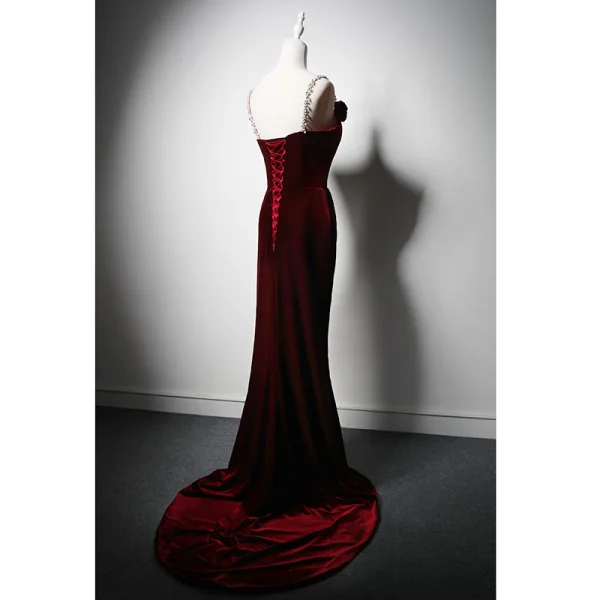 Sexy Burgundy Velvet Rhinestone Flower Evening Dresses 2024 Trumpet / Mermaid Spaghetti Straps Sleeveless Backless Sweep Train Evening Party Formal Dresses