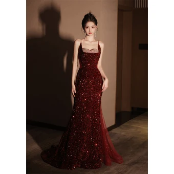 Scintillantes Bordeaux Perlage Paillettes Robe De Soirée 2024 Trompette Sirène Bretelles Spaghetti Sans Manches Dos Nu Train De Balayage Soirée Robe De Ceremonie
