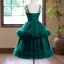 Vintage Dunkelgrün Spitze Heimkehr Ballkleider 2024 Fallende Rüsche Ballkleid Spaghettiträger Ärmellos Rückenfreies Wadenlang Festliche Kleider