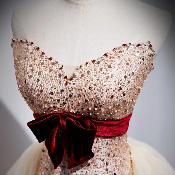 Sexy Champagner Pailletten Schleife Abendkleider 2023 Ballkleid Bandeau Ärmellos Rückenfreies Hof-Schleppe Abend Festliche Kleider