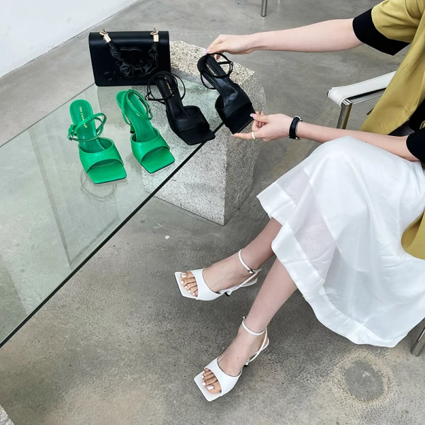 Schlicht Freizeit Sommer Weiß Sandalen Damen 2022 Knöchelriemen 9 cm Stilettos Peeptoes Sandaletten Hochhackige