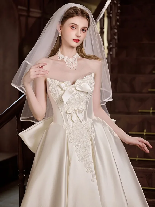 Elegant White Lace Flower Satin Wedding Dresses 2025 A-Line / Princess Strapless Sleeveless Backless Bow Floor-Length / Long