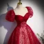Scintillantes Bordeaux Paillettes Robe De Bal 2022 Princesse Encolure Carrée Gonflée Manches Courtes Dos Nu Noeud Longue Robe De Ceremonie