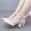 Schöne Weiß Perle Knöchelriemen Schleife Brautschuhe 2024 7 cm Thick Heels Spitzschuh Hochzeit Pumps Hochhackige