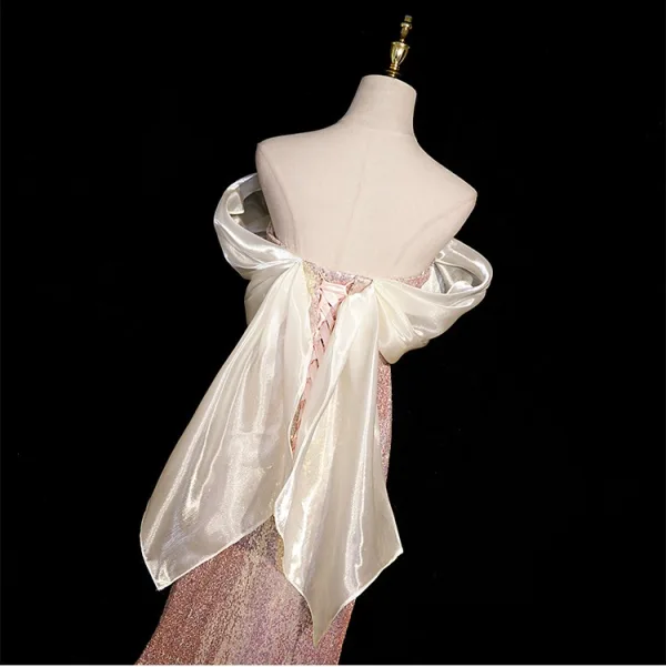 Glitzernden Rosa Pailletten Abendkleider 2024 Meerjungfrau Off Shoulder Schleife Ärmellos Rückenfreies Sweep / Pinsel Zug Abend Festliche Kleider