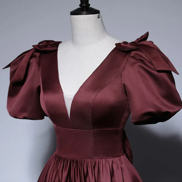 Vintage Purple Satin Balklänningar 2022 Prinsessa V-Hals Pösigt Korta ärm Halterneck Rosett Långa Formella Klänningar