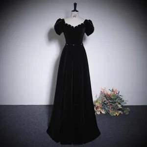 Élégant Noire Velours Robe De Bal 2023 Princesse Perle Encolure Carrée Manches Courtes Dos Nu Longue Promo Robe De Ceremonie