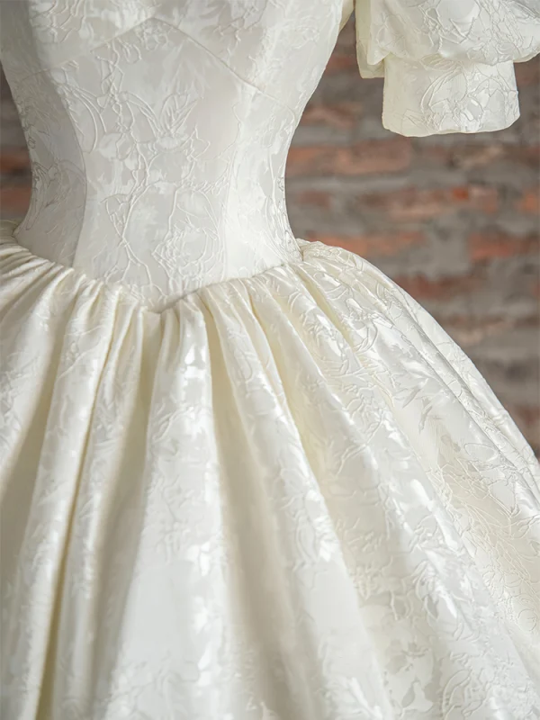 Vintage / Originale Ivoire Robe De Mariée 2023 Robe Boule Encolure Carrée Perle Gonflée Manches Courtes Dos Nu Longue Mariage
