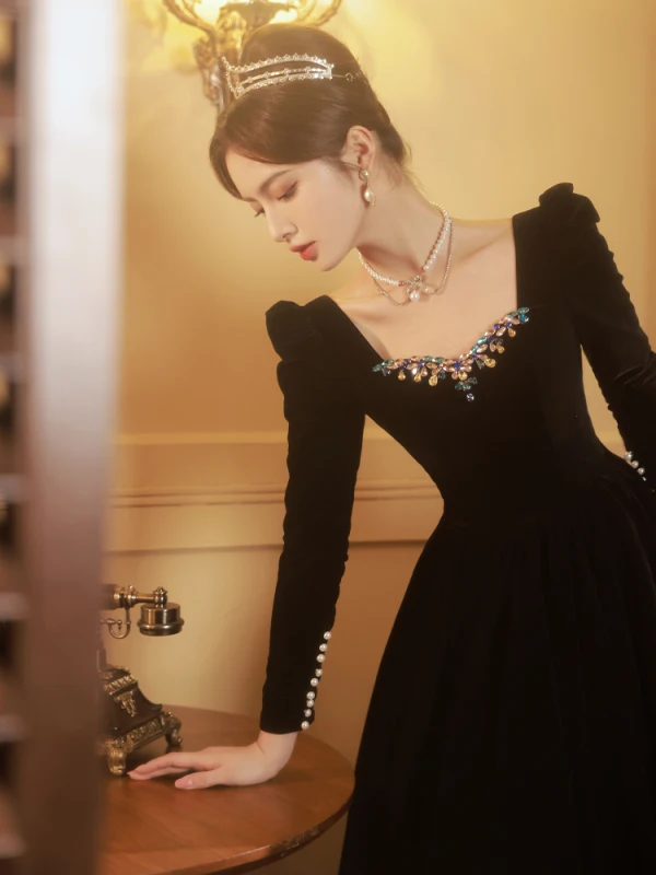 Elegante Schwarz Strass Wildleder Abendkleider 2023 A Linie Eckiger Ausschnitt Lange Ärmel Rückenfreies Schleife Lange Abend Festliche Kleider