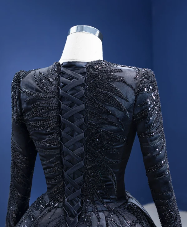 Haut de Gamme Bling Bling Noire Fait main Paillettes Robe De Bal 2024 Robe Boule Encolure Dégagée Manches Longues Train De Balayage Promo Robe De Ceremonie